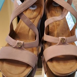 Giani Bernini rose pink sandals